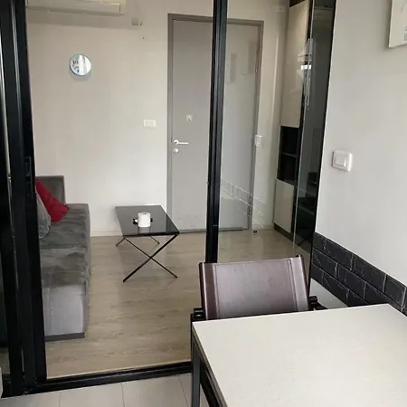Apartment 泰国芭提雅thebase无边游泳池公寓 *