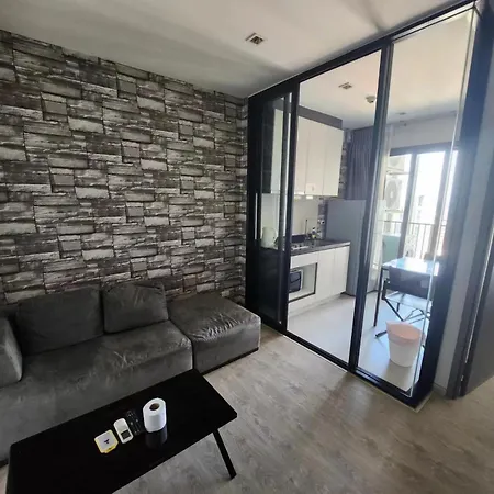 Apartment 泰国芭提雅thebase无边游泳池公寓