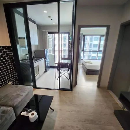 芭提雅双人精品公寓无边游泳池thebase中央基地 Apartment *