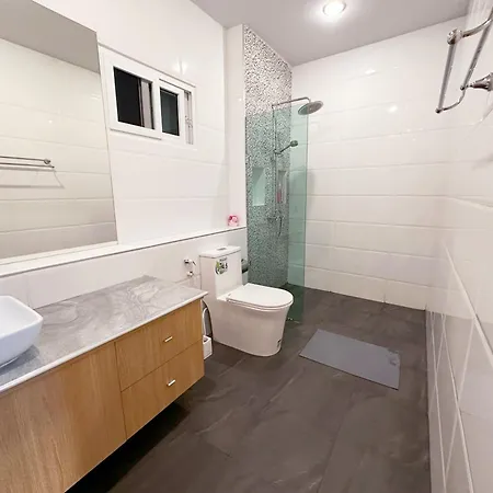Villa 芭提雅市区靠近步行街/海滩，全新4卧双层独栋私人泳池别墅 Pattaya