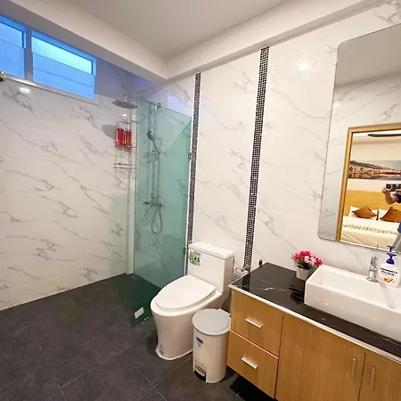 芭提雅市区靠近步行街/海滩，全新4卧双层独栋私人泳池别墅 Villa Pattaya