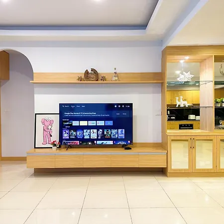 芭提雅市区靠近步行街/海滩，全新4卧双层独栋私人泳池别墅 Pattaya
