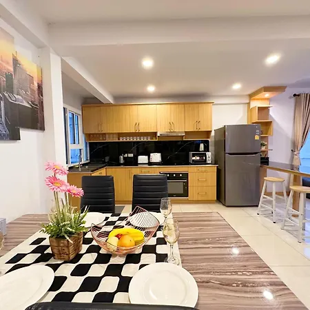 Villa 芭提雅市区靠近步行街/海滩，全新4卧双层独栋私人泳池别墅