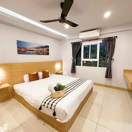 芭提雅市区靠近步行街/海滩，全新4卧双层独栋私人泳池别墅 Pattaya