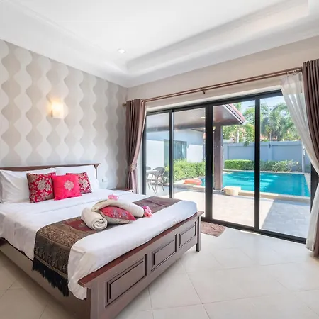 Villa 5 Mins Walk Coastal 3 Bdr Private Pool