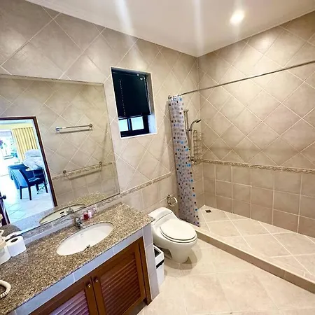 Luxury Semi-2bd Pool Near & Walking Street * Pattaya