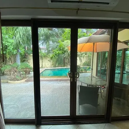 Luxury Semi-2bd Pool Near & Walking Street วิลล่า Pattaya