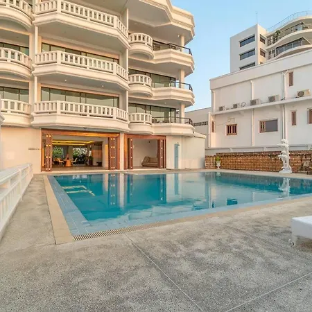 Sunniva Pratamnuk Apartment *