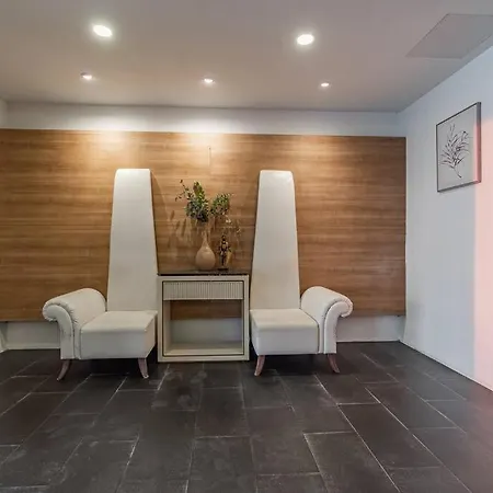 Sunniva Pratamnuk Apartment
