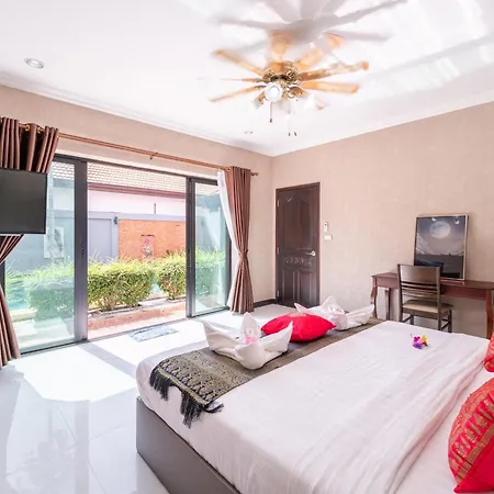 Villa 5 Mins Walk Coastal 3 Bdr Private Pool