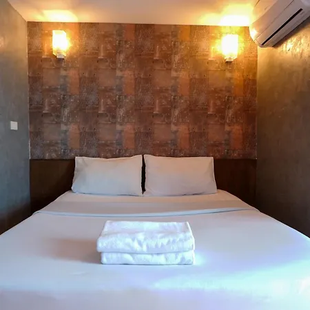 18 Coins Budget Hotel 2*