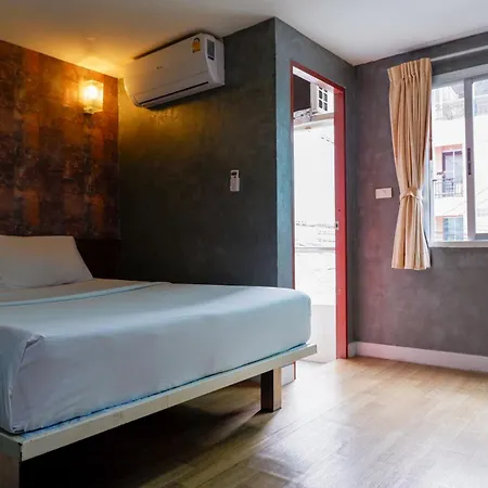 Hotel 18 Coins Budget