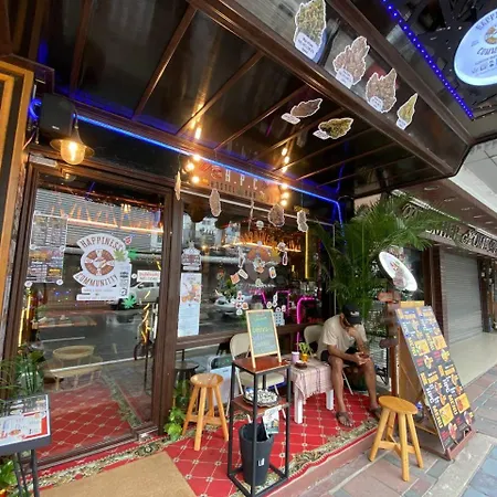 ที่พัก Happiness Community Wake & Bake - Rooftop Bar & Bistro Pattaya