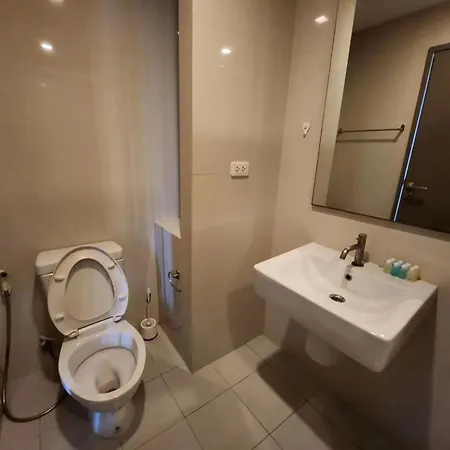 Apartment The Base Pattaya: Infinity Pool Near Walking Street Pattaya