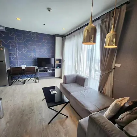 Apartment The Base Pattaya: Infinity Pool Near Walking Street *