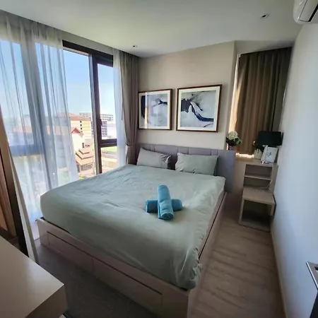 小红书网红超大无边泳池edge豪华公寓 市中心 海滩300米 Apartment