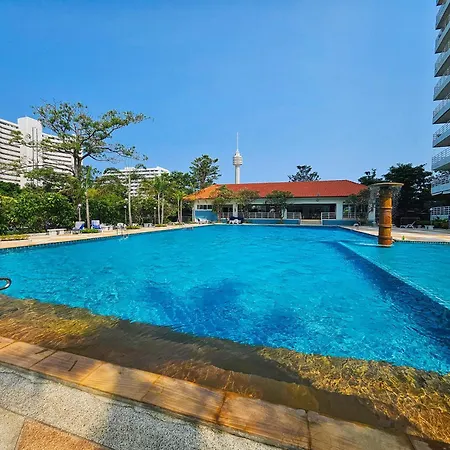 อพาร์ทเม้น View Talay 5 - Beachfront Ocean View - High Floor & Huge Pool *
