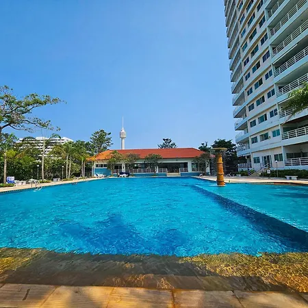 อพาร์ทเม้น View Talay 5 - Beachfront Ocean View - High Floor & Huge Pool