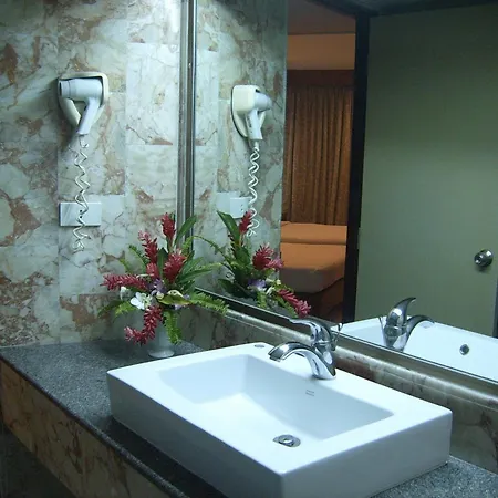 โรงแรม รายัล ทวินส์ พาเลซ 4*