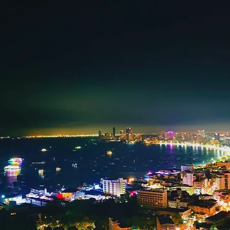 อพาร์ทเม้น Unixx Delux View Near Walking Street Pattaya