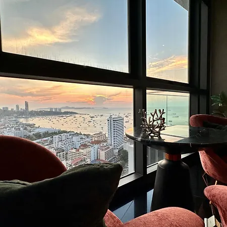 Edge Cozy Vacation Infinite Sky Pool