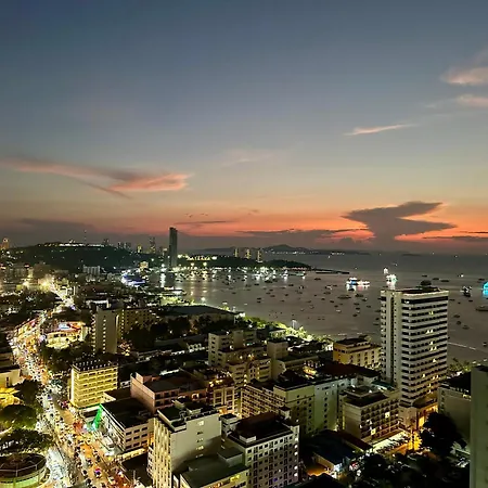 Edge Cozy Vacation Infinite Sky Pool Pattaya