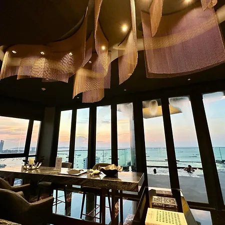 Edge Cozy Vacation Infinite Sky Pool Pattaya