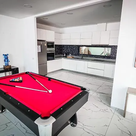 Villa Palm Spring Villas 8 Bedrooms Luxury Villas Pattaya