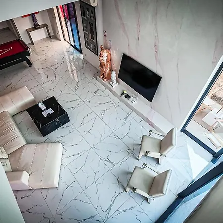 Villa Palm Spring Villas 8 Bedrooms Luxury Villas Pattaya