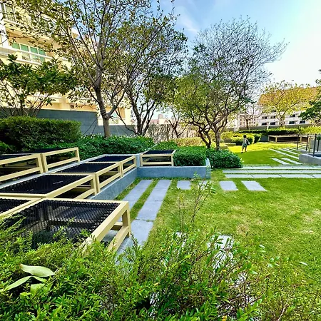 Edge Cozy Vacation Infinite Sky Pool
