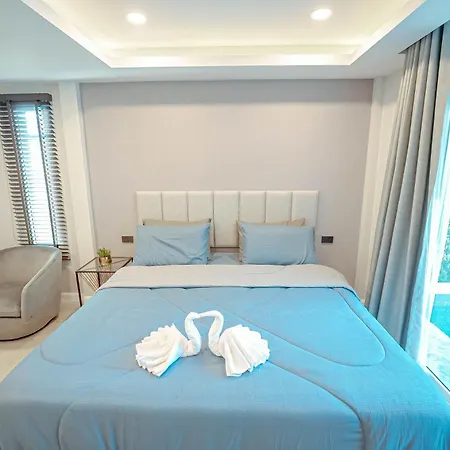 Smile Pool Villa芭提雅海滨现代轻奢四卧四卫泳池别墅 Hotel