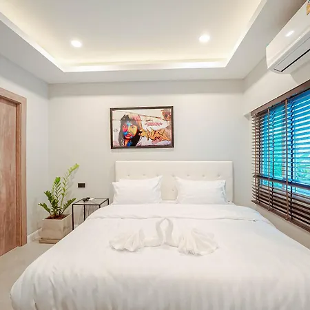 Smile Pool Villa芭提雅海滨现代轻奢四卧四卫泳池别墅 Hotel Pattaya