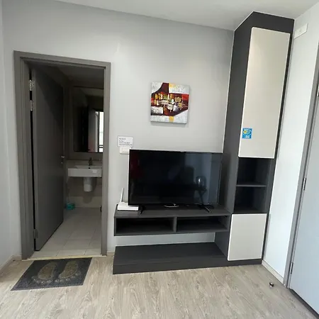 秘狗公寓the Base * Pattaya