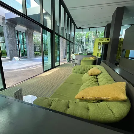 秘狗公寓the Base * Pattaya