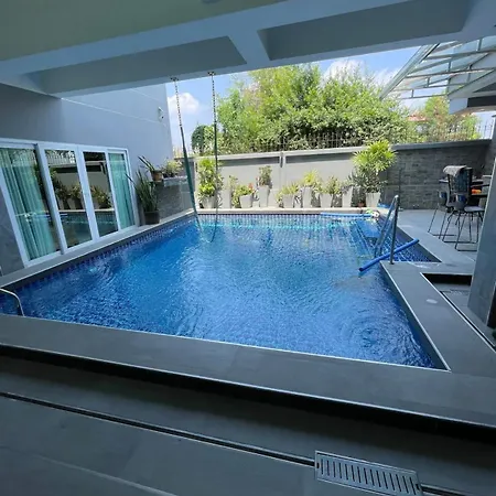 Michelle House Pool วิลล่า *