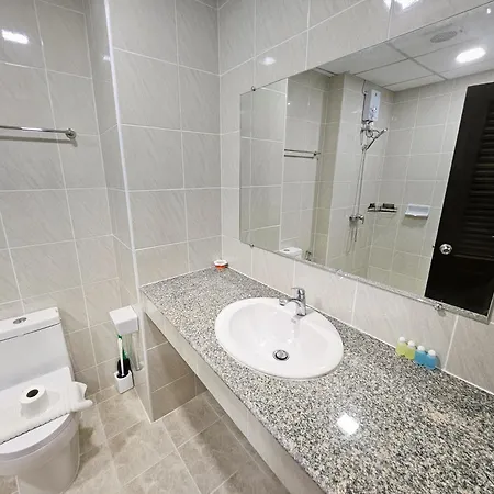 View Talay 5 - Beachfront Ocean View - High Floor & Huge Pool * Pattaya