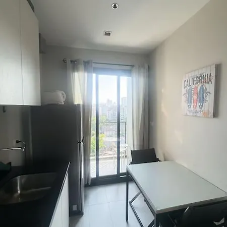 Downtown Cozy Condo, The Base.7