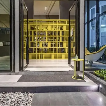 Downtown Cozy Condo, The Base.7