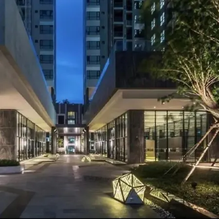 Downtown Cozy Condo, The Base.7 Apartment