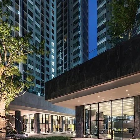 Downtown Cozy Condo, The Base.7