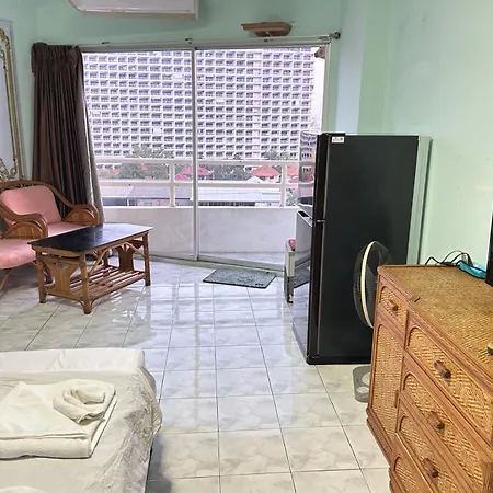 Mina View 61/next To Jontien Bus Station Apartment *