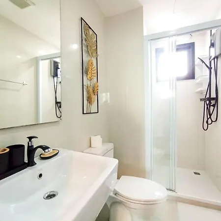 The Base1 - 2bed 2 Bath Sea View Terrace Apartment