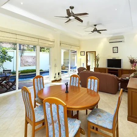 Golden By Fantasea Beach Villa *