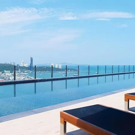 Central With A Beautiful View Apartment *