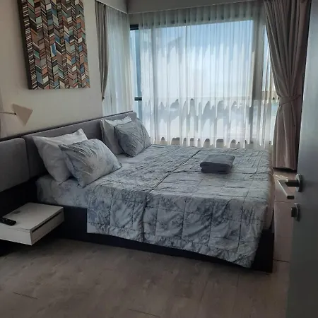 Apartment 2 Bed Room, Large Living @