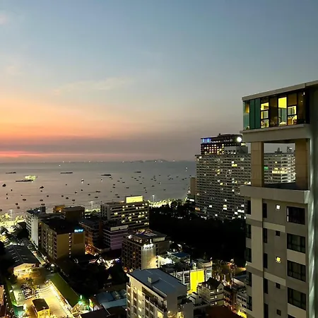 The Base อพาร์ทเม้น *