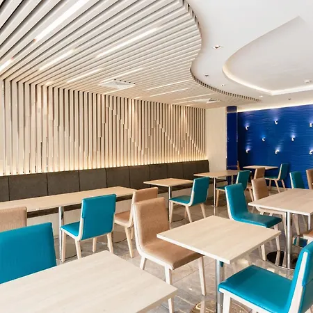 Express By Ihg Hotel 4*
