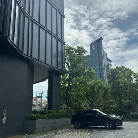 Luxury Edge *