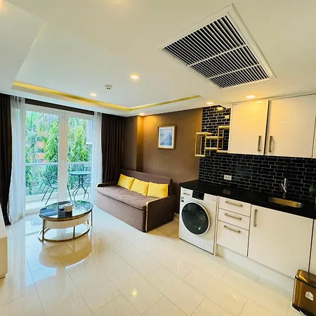 Apartment Grand Avenue芭提雅市中心水系公寓超大环绕泳池近海滩近夜市36平大空间 Pattaya