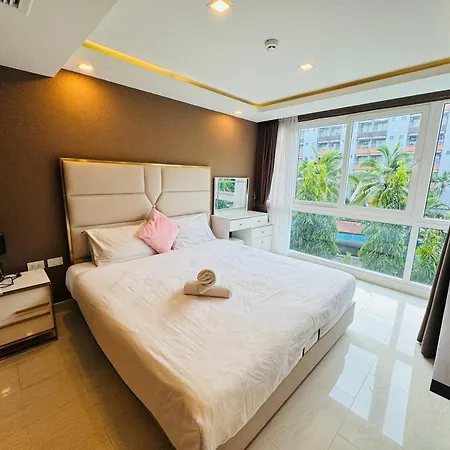 Apartment Grand Avenue芭提雅市中心水系公寓超大环绕泳池近海滩近夜市36平大空间 Pattaya